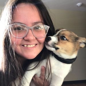 Meet your Posher, Caitlin